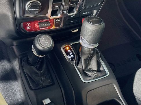 New 2025 Jeep Gladiator Willys image 18