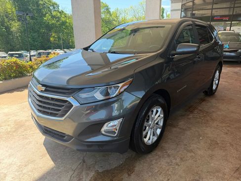 Used 2021 Chevrolet Equinox LT image 3