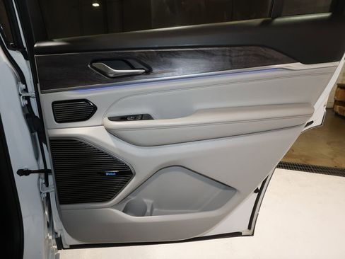 Used 2022 Jeep Grand Cherokee L Overland image 20