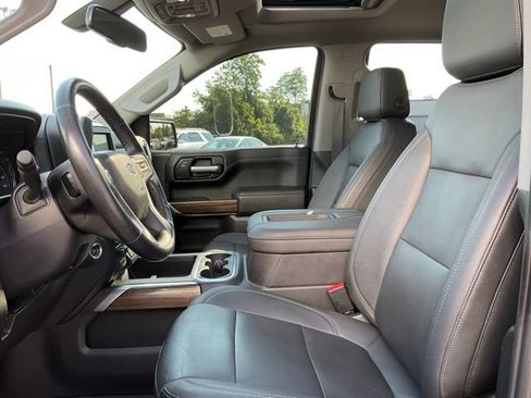 Used 2021 Chevrolet Silverado 1500 LT Trail Boss w/ Convenience Package II AWD/4WD image 2