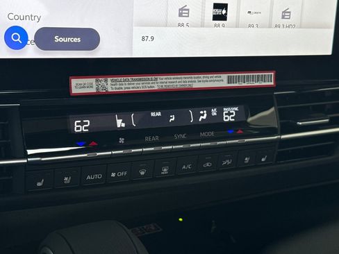 Certified 2025 Toyota Sienna XSE image 28