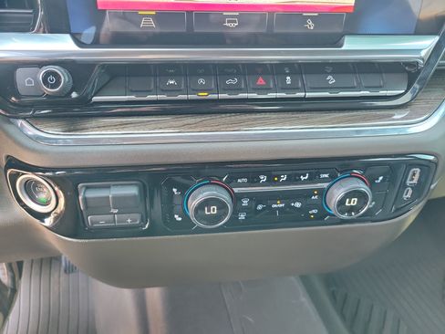 Used 2024 Chevrolet Silverado 1500 LT AWD/4WD image 17