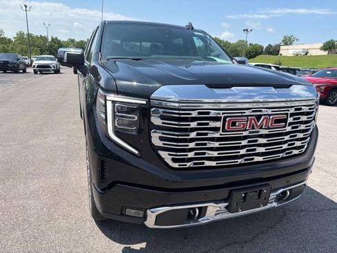 Used 2025 GMC Sierra 1500 Denali w/ Denali Reserve Package AWD/4WD image 8