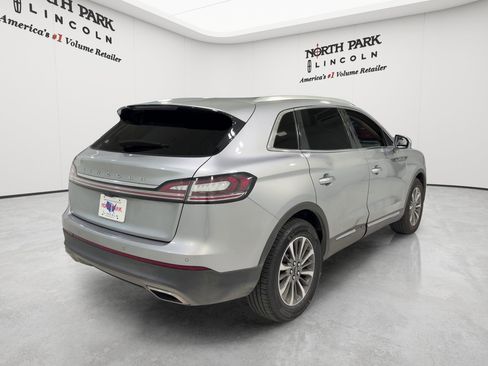 Used 2023 Lincoln Nautilus FWD w/ Premium Package image 5