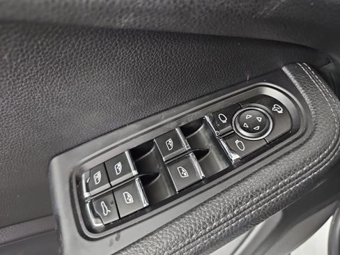 Used 2018 Porsche Macan AWD/4WD image 27