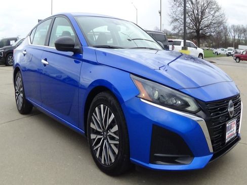 Used 2025 Nissan Altima 2.5 SV image 4