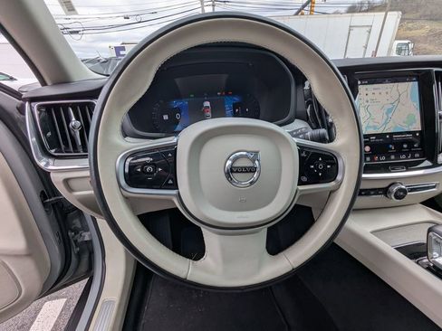 Used 2025 Volvo V60 B5 Cross Country Plus image 17