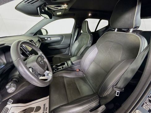 Used 2021 Volvo XC40 T5 R-Design image 5