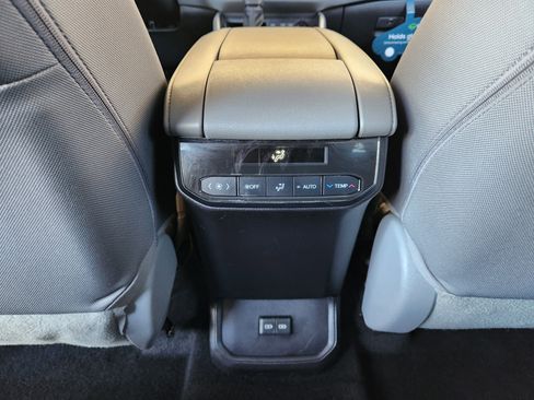 Used 2023 Toyota Highlander L image 33