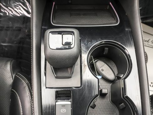 Used 2021 Nissan Rogue Platinum image 25