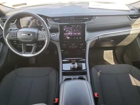 New 2025 Jeep Grand Cherokee Laredo w/ Luxury Tech Group I image 14