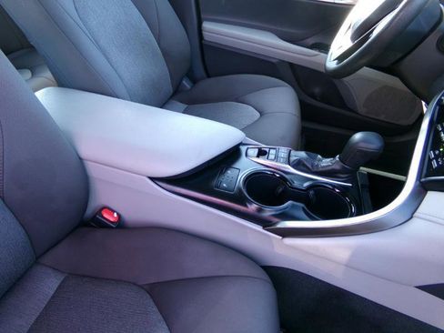 Used 2018 Toyota Camry LE image 30