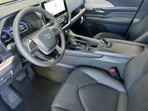 New 2026 Toyota Grand Highlander AWD image 9