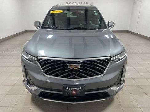 Used 2022 Cadillac XT6 Premium Luxury AWD/4WD image 2