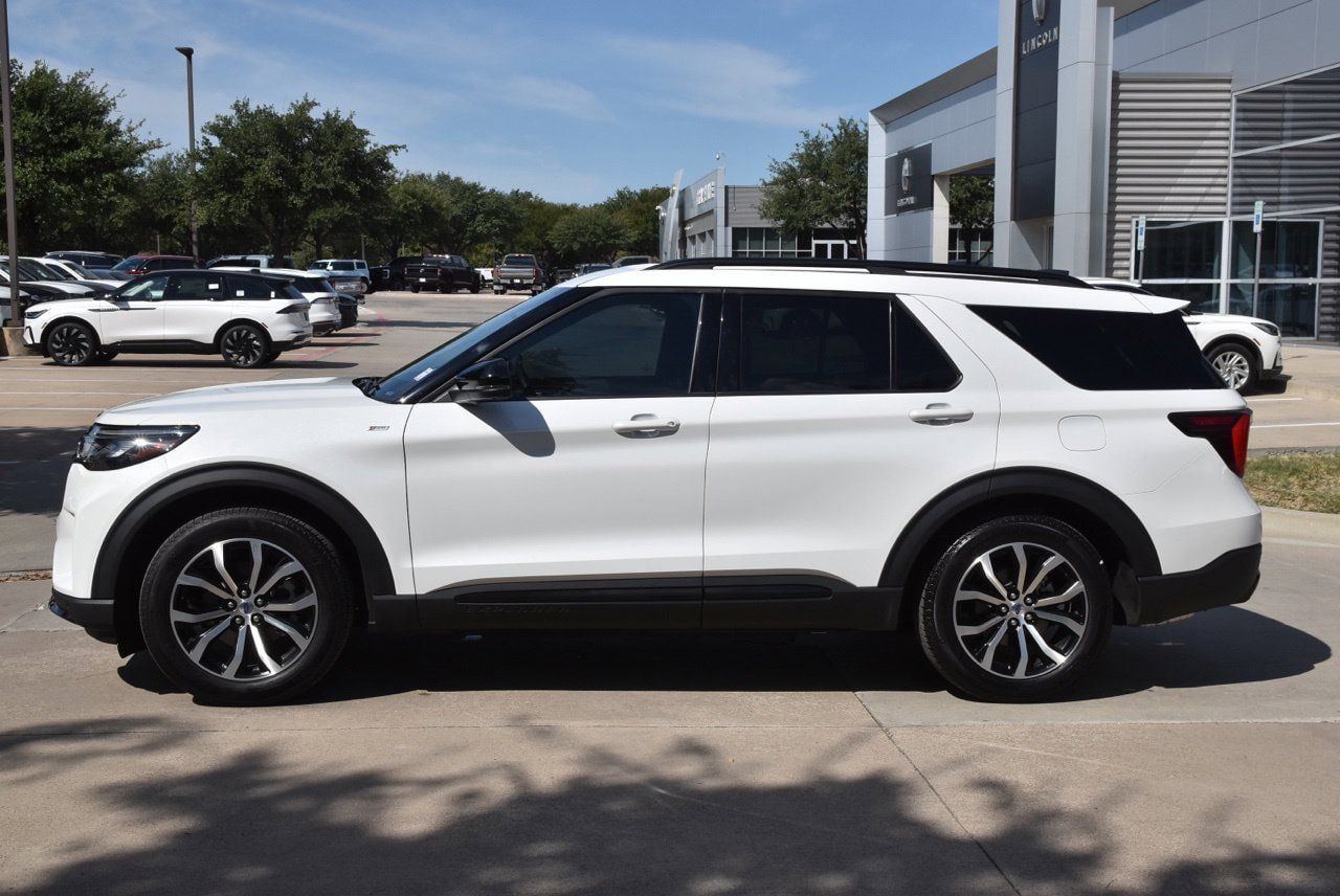 Certified 2025 Ford Explorer ST-Line RWD image 12
