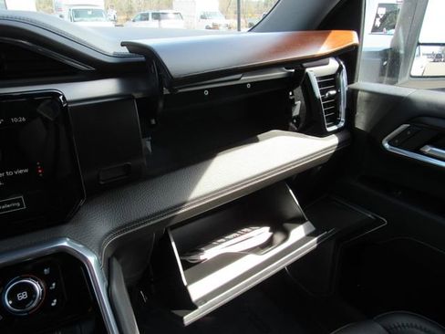 Used 2025 GMC Sierra 2500 Denali w/ Denali Reserve Package AWD/4WD image 29
