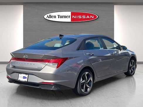 Used 2023 Hyundai Elantra Limited image 6