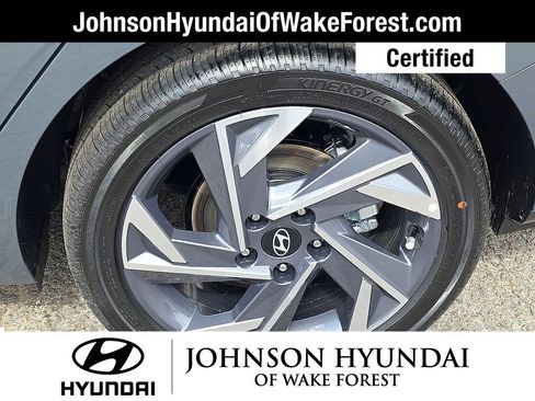 Used 2025 Hyundai Elantra Limited FWD image 43