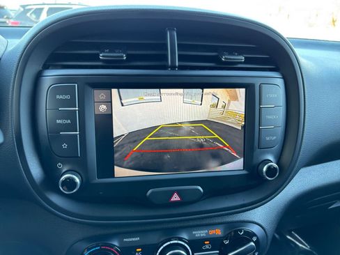 Used 2025 Kia Soul LX w/ LX Technology Package FWD image 22