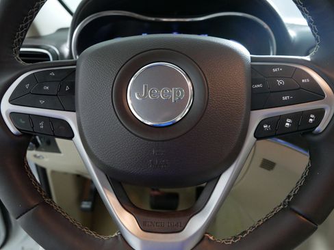 Used 2020 Jeep Grand Cherokee Overland image 25