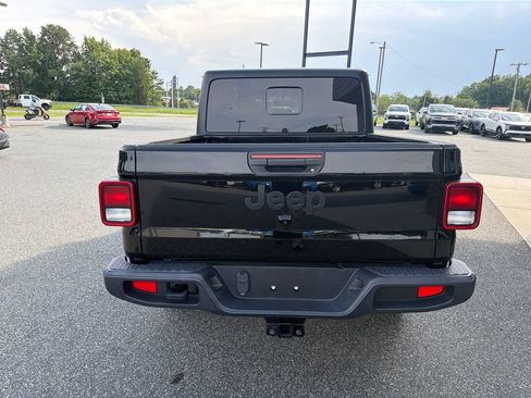 Used 2022 Jeep Gladiator Sport AWD/4WD image 8