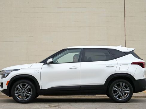 Used 2023 Kia Seltos LX AWD/4WD image 8