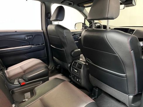 Used 2020 Honda Pilot Black Edition image 14