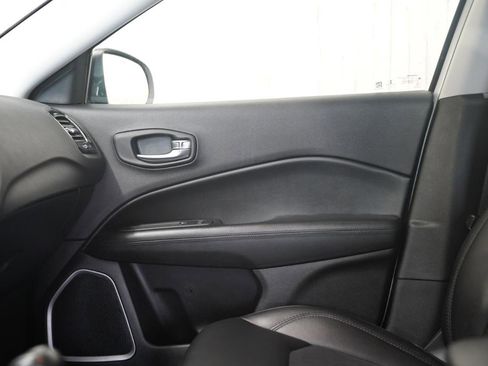 Used 2019 Jeep Compass Latitude AWD/4WD image 32
