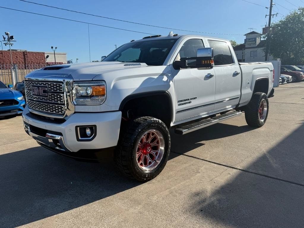 Used 2019 GMC Sierra 2500 Denali w/ Duramax Plus Package AWD/4WD image 3