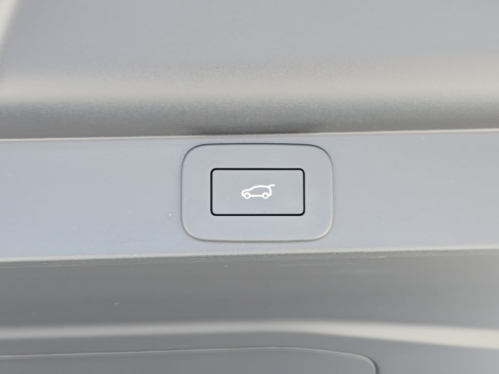 Certified 2025 Land Rover Range Rover SE AWD/4WD image 13