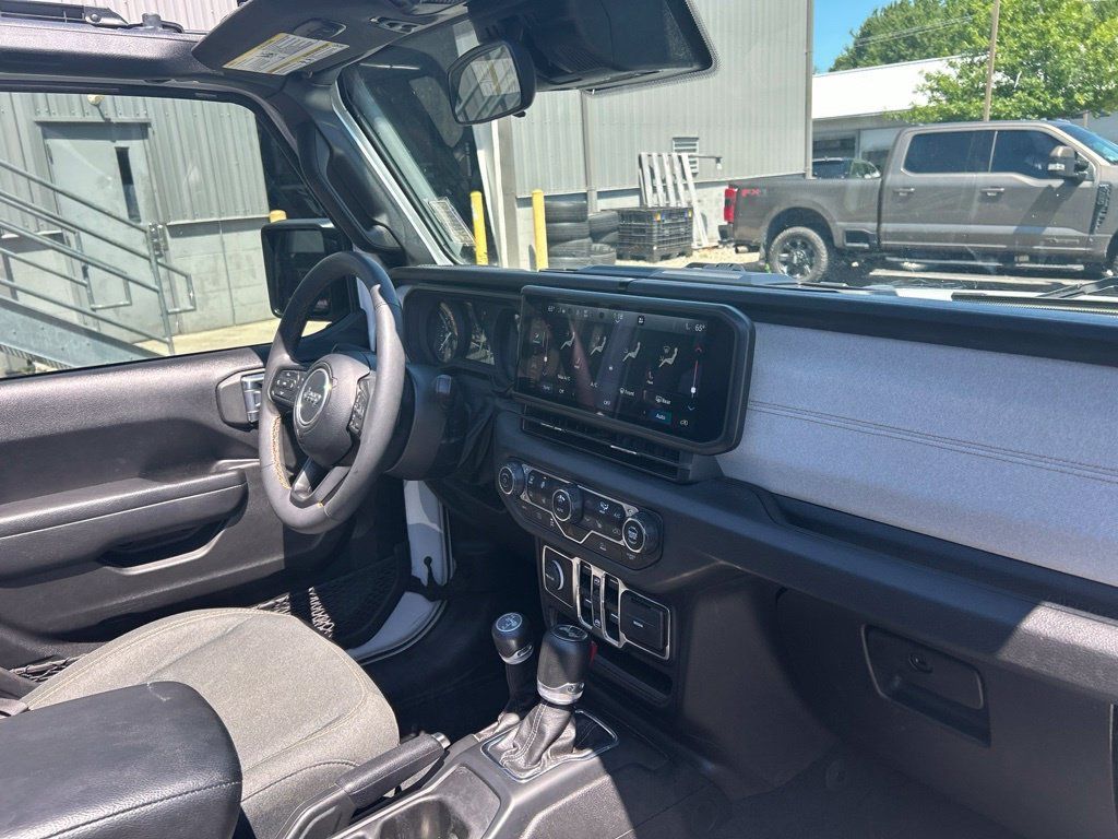 Certified 2024 Jeep Wrangler Unlimited w/ Convenience Group AWD/4WD image 40
