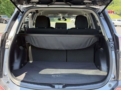 Used 2017 Toyota RAV4 LE AWD/4WD image 13