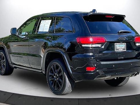 Certified 2022 Jeep Grand Cherokee Laredo X AWD/4WD image 7