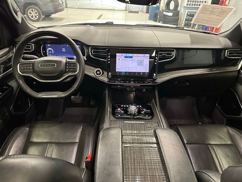 Used 2022 Jeep Wagoneer Series III w/ Premium Group I image 18