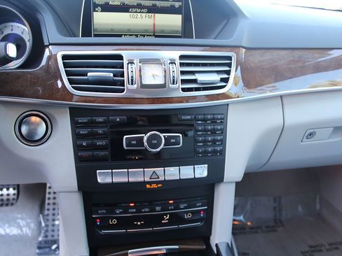 Used 2015 Mercedes-Benz E 350 4MATIC Wagon image 28