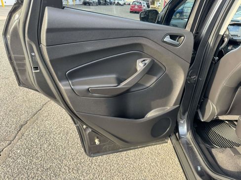 Used 2018 Ford Escape SE w/ SE Sport Appearance Package image 22