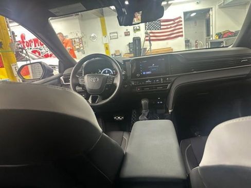 Used 2025 Toyota Camry SE w/ Convenience Package FWD image 19