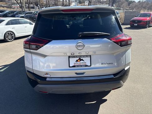 Used 2022 Nissan Rogue SV image 6