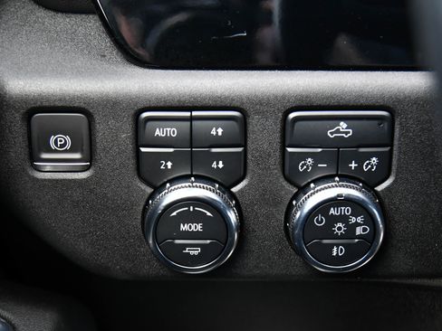 Used 2024 GMC Sierra 1500 Elevation w/ LPO, Elevation Black Package image 31