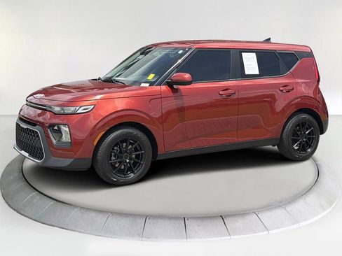 Used 2022 Kia Soul LX FWD image 1