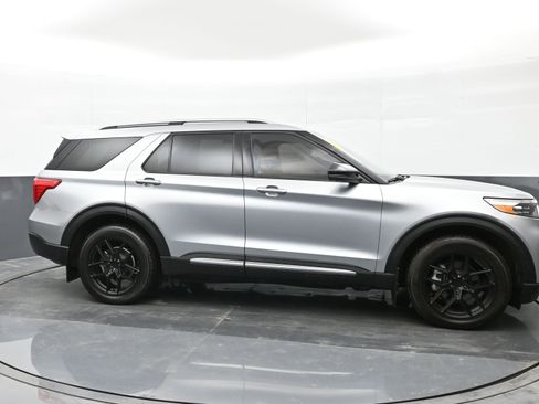 Used 2020 Ford Explorer Platinum w/ Premium Technology Package image 9