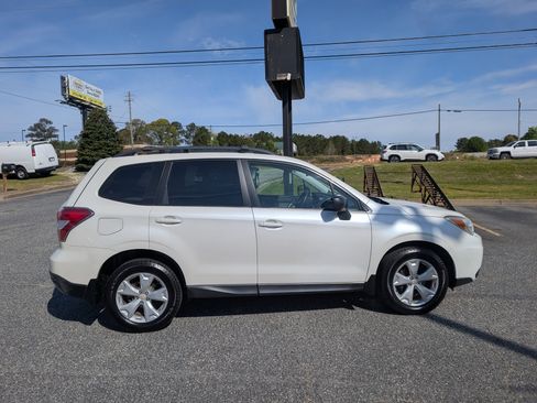 Used 2015 Subaru Forester 2.5i w/ Alloy Wheel Package image 4