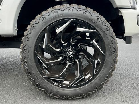 Used 2023 Ford F250 Platinum w/ FX4 Off-Road Package image 15