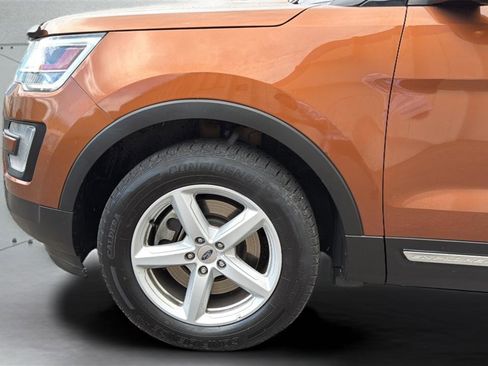 Used 2017 Ford Explorer XLT w/ Equipment Group 202A AWD/4WD image 34