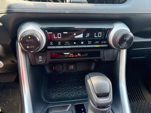 Used 2023 Toyota RAV4 LE AWD/4WD image 14