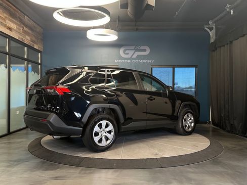 Used 2023 Toyota RAV4 LE AWD/4WD image 3