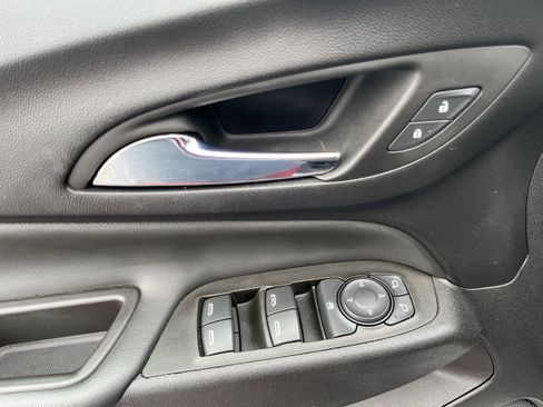 Used 2023 Chevrolet Equinox LT w/ LPO, Floor Liner Package image 19