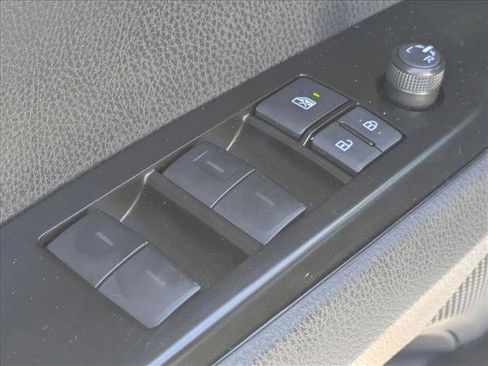 Used 2025 Toyota Camry SE FWD image 15