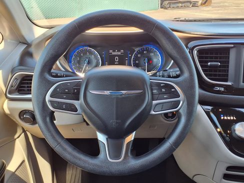 Used 2020 Chrysler Voyager Lxi image 21