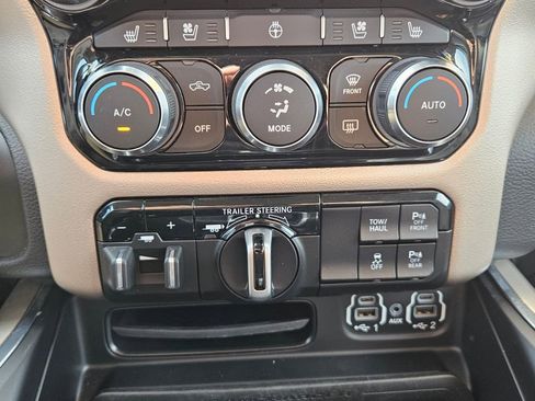 Used 2022 RAM 1500 Laramie AWD/4WD image 18